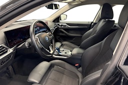 musta BMW i4 2023 kuva 7.