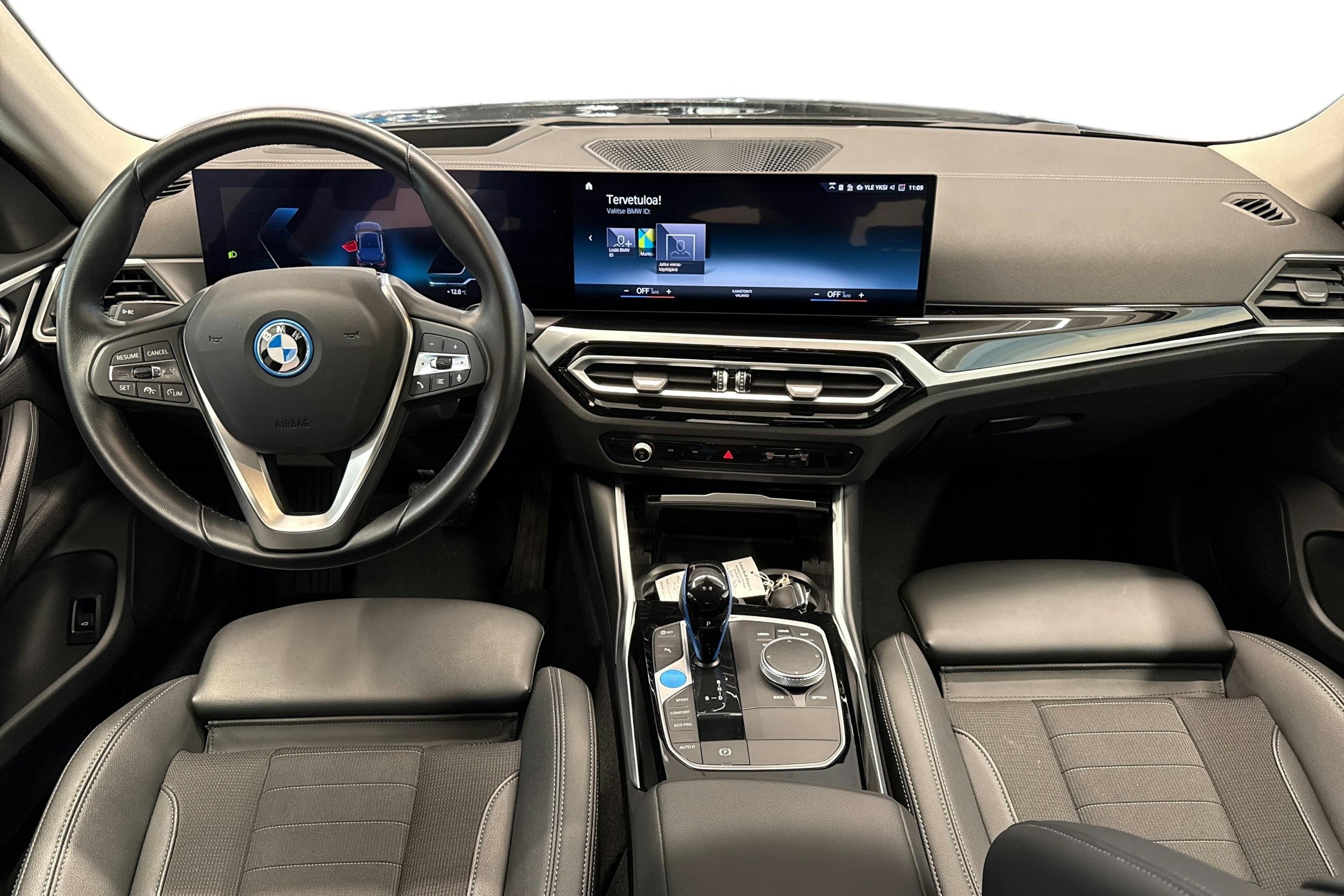 musta BMW i4 2023 kuva 9.