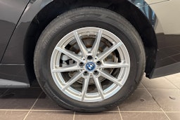 musta BMW i4 2023 kuva 11.