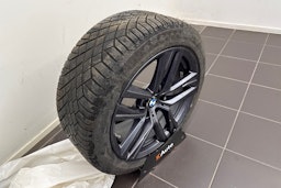 musta BMW i4 2023 kuva 13.