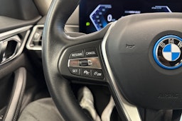 musta BMW i4 2023 kuva 16.