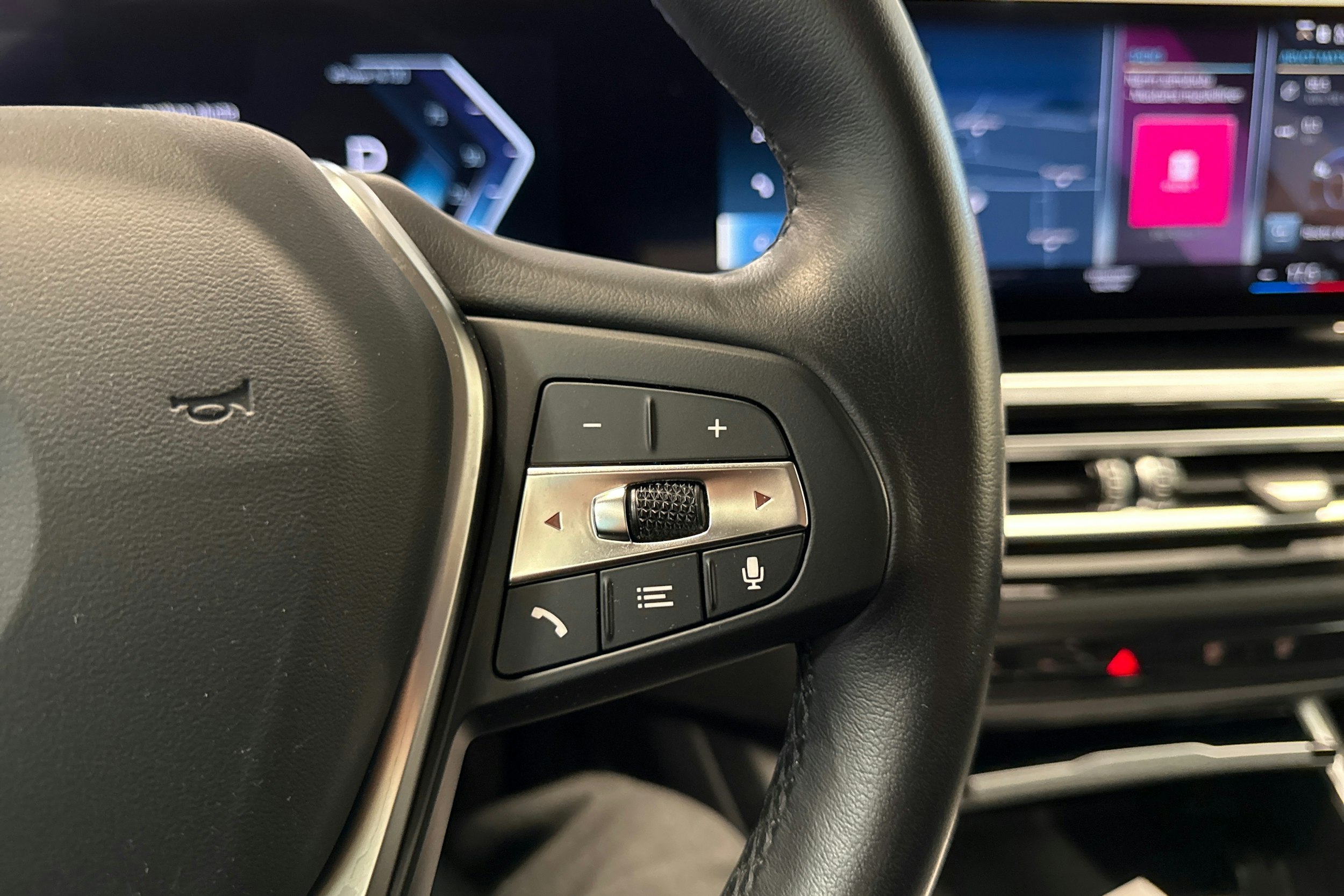 musta BMW i4 2023 kuva 17.