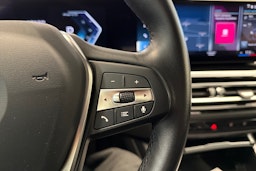 musta BMW i4 2023 kuva 17.
