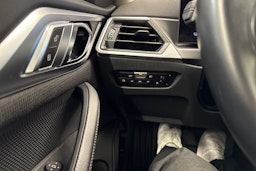 musta BMW i4 2023 kuva 18.