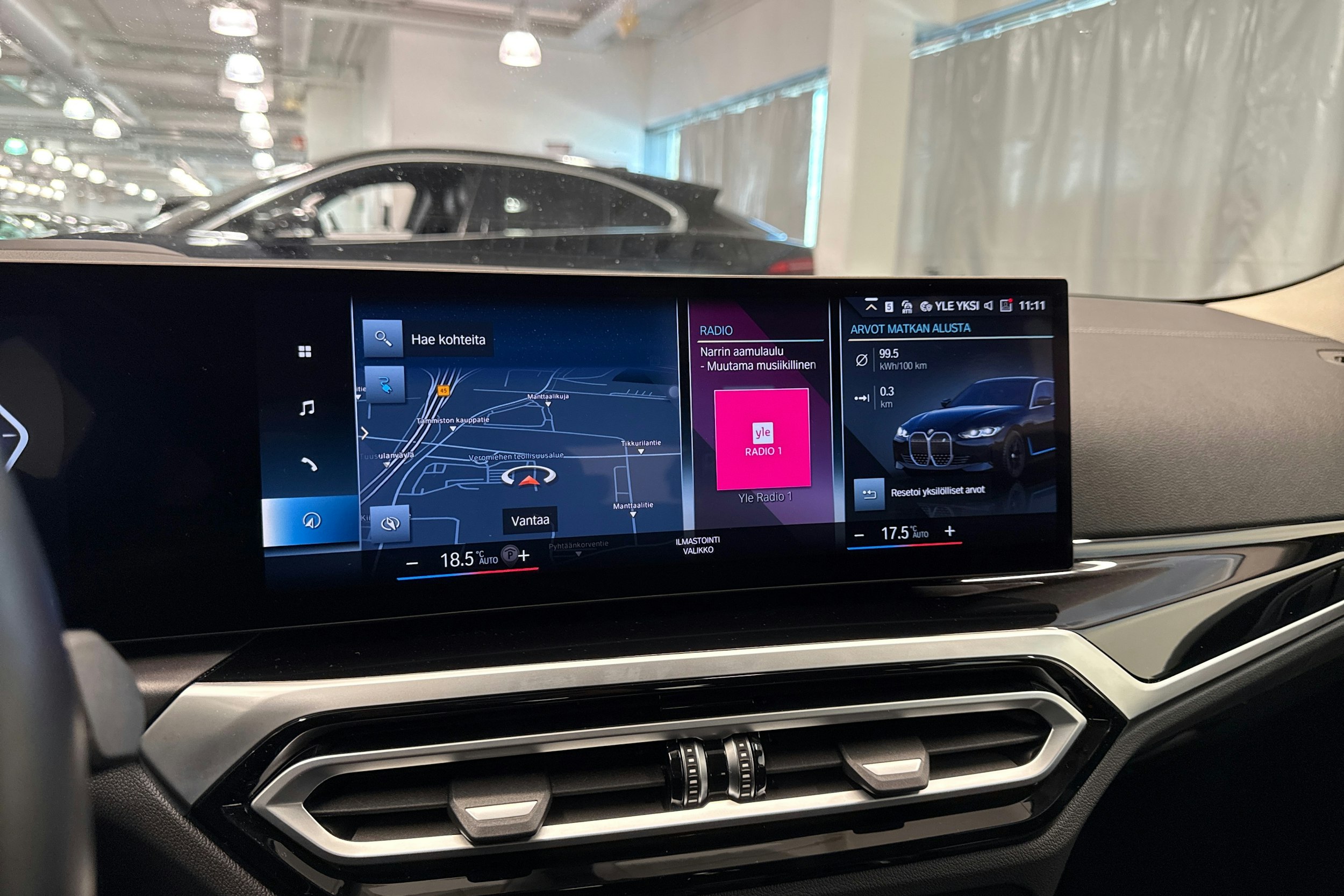 musta BMW i4 2023 kuva 20.