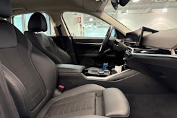 musta BMW i4 2023 kuva 22.