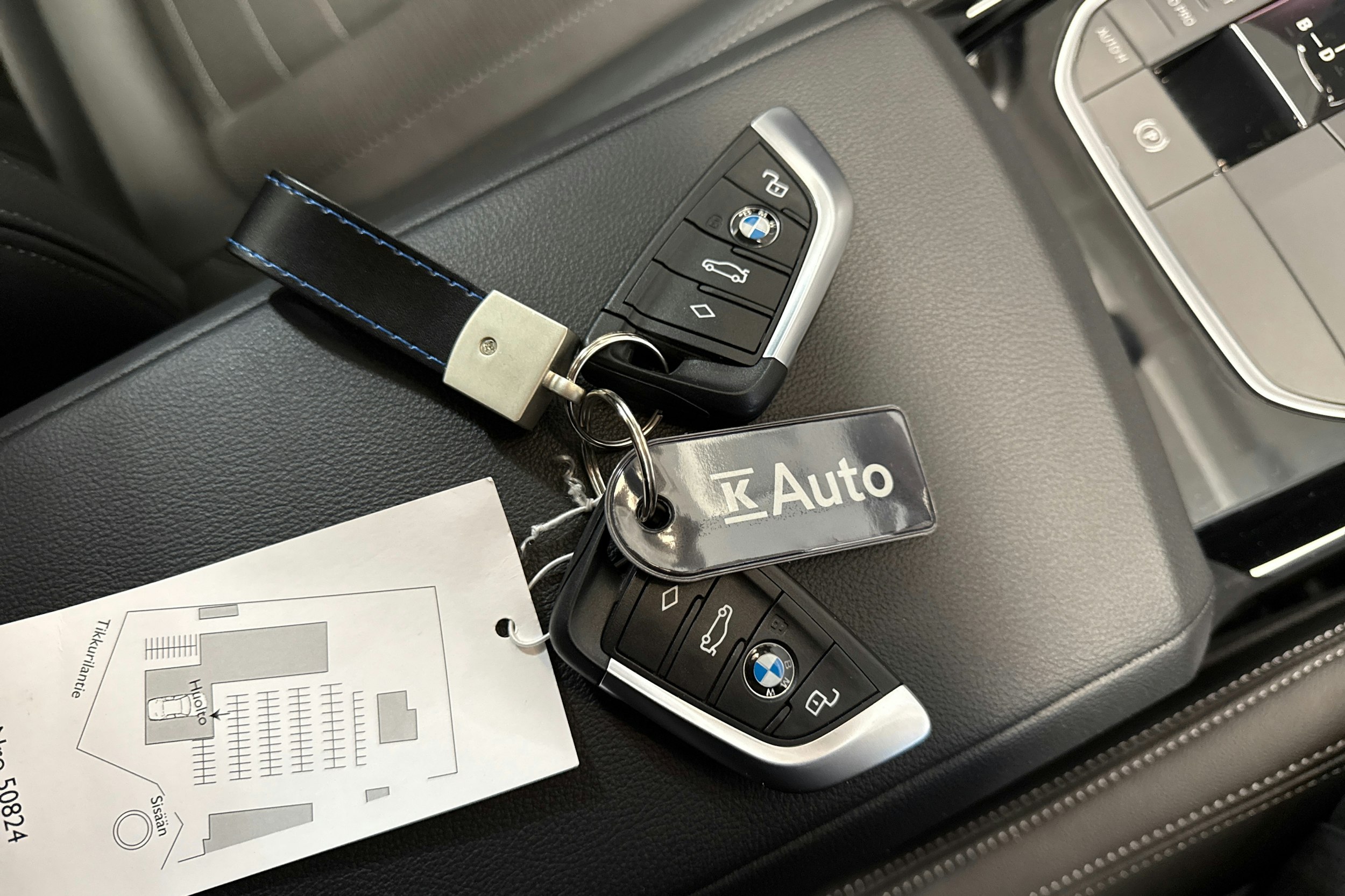 musta BMW i4 2023 kuva 23.