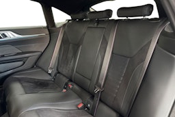 valkoinen BMW i4 2023 kuva 11.