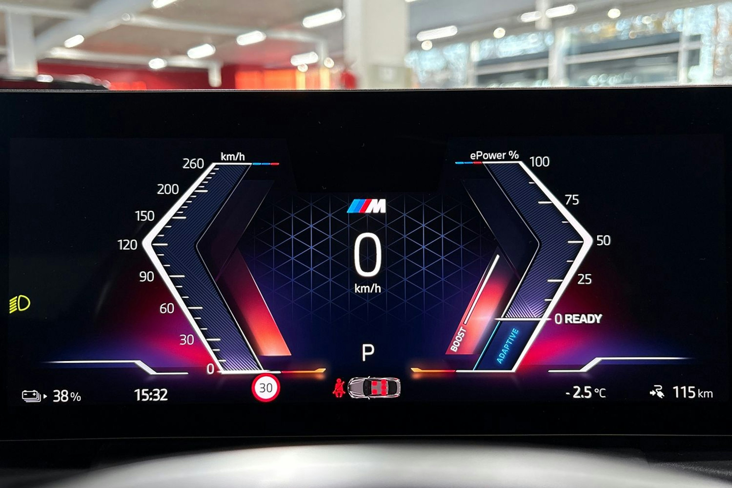 valkoinen BMW i4 2023 kuva 16.