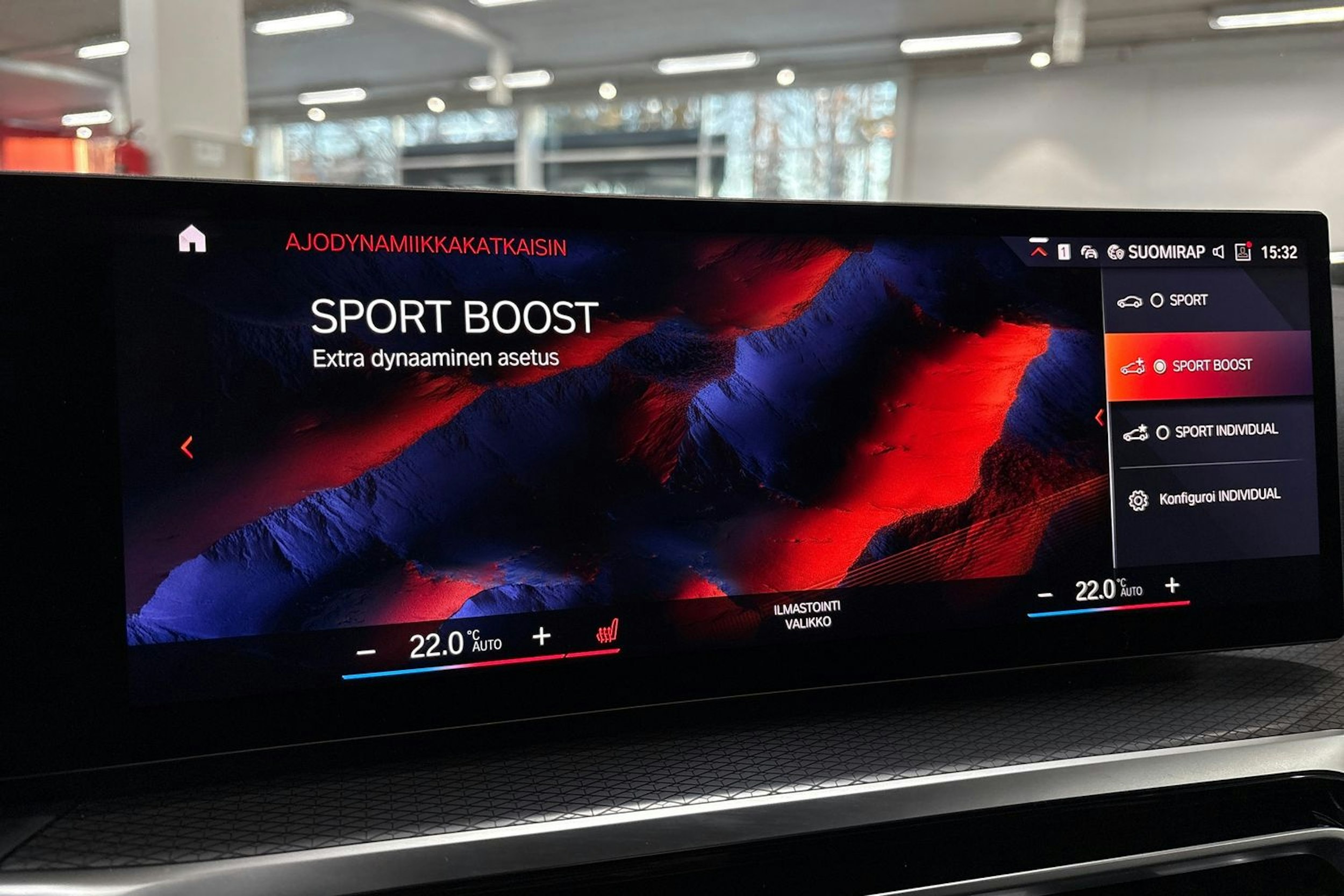 valkoinen BMW i4 2023 kuva 19.