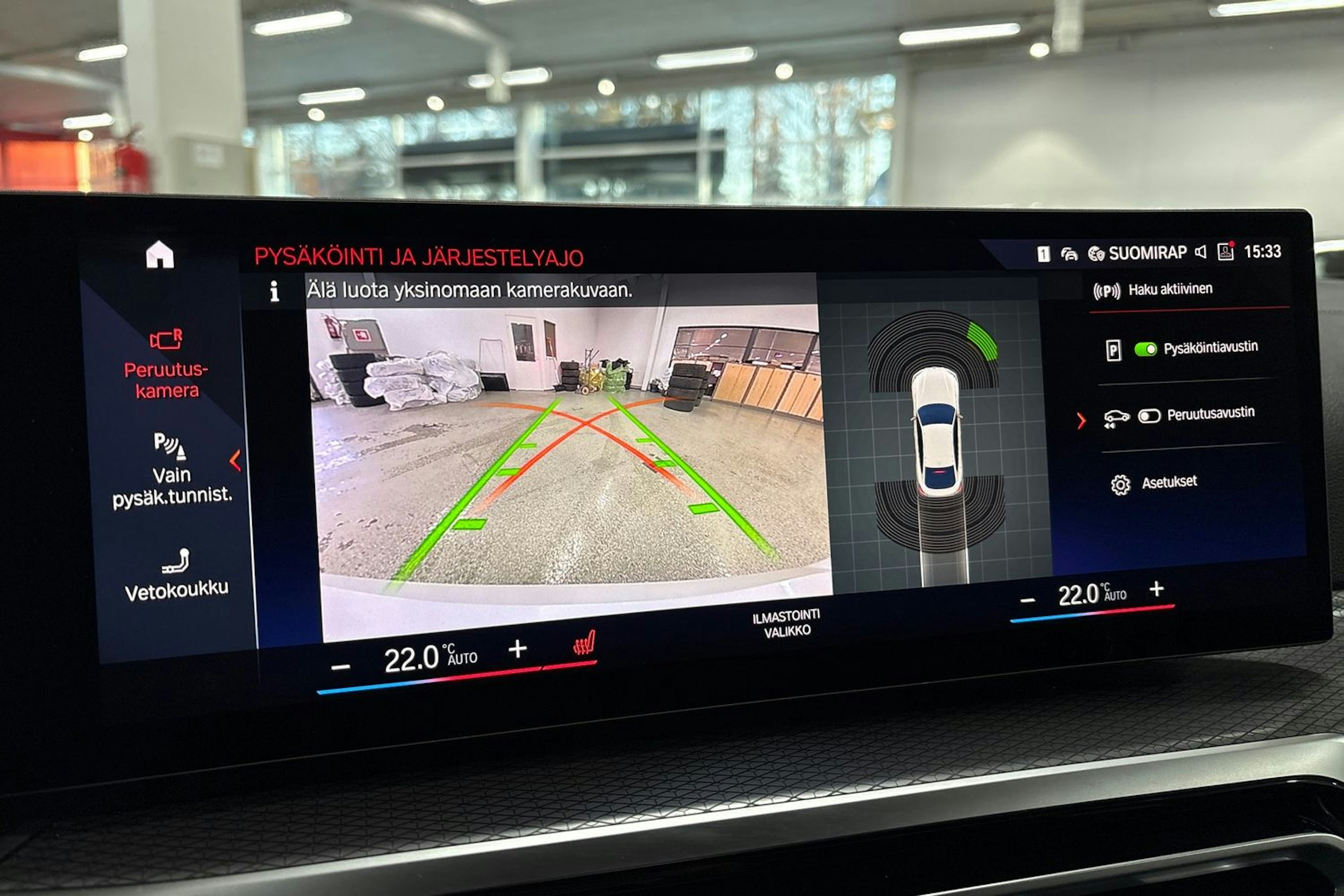 valkoinen BMW i4 2023 kuva 20.