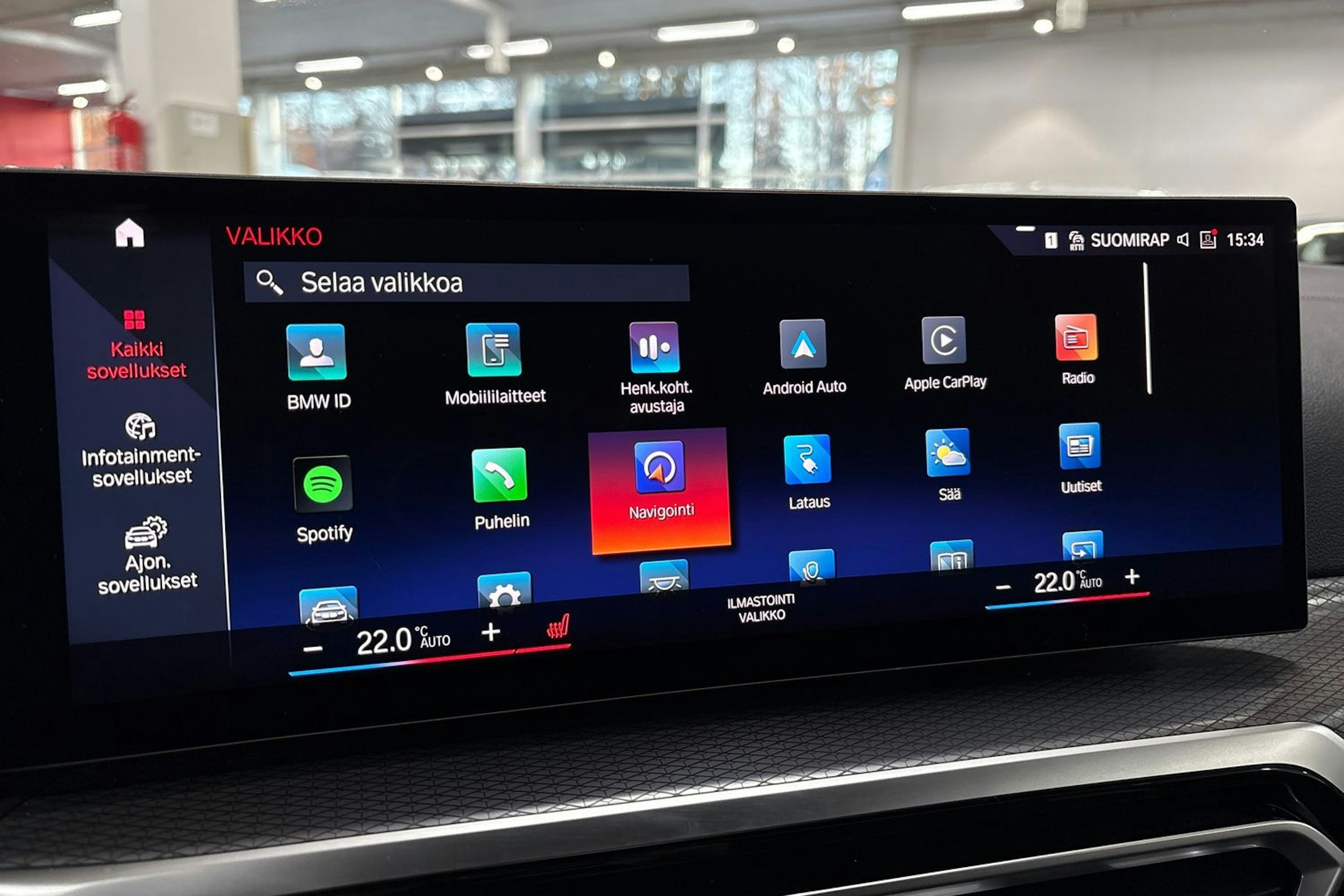 valkoinen BMW i4 2023 kuva 23.