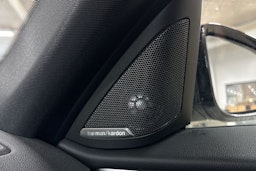 valkoinen BMW i4 2023 kuva 24.