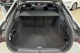 valkoinen BMW i4 2023 kuva 29.