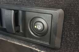 valkoinen BMW i4 2023 kuva 30.