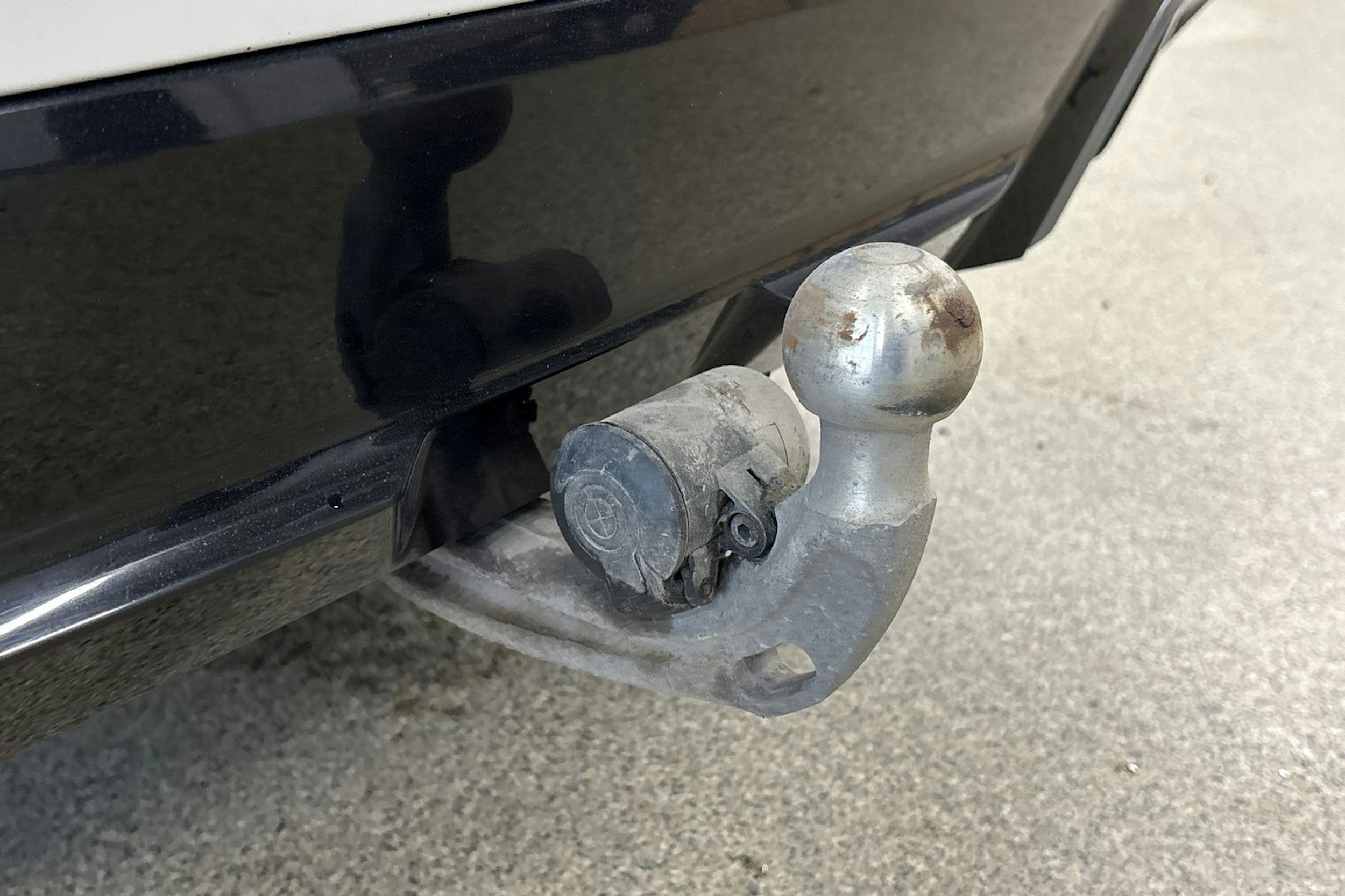 valkoinen BMW i4 2023 kuva 32.