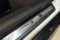 valkoinen BMW i4 2023 kuva 35.