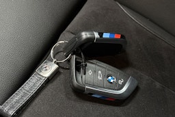 valkoinen BMW i4 2023 kuva 37.