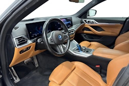 musta BMW i4 M50 2023 kuva 7.