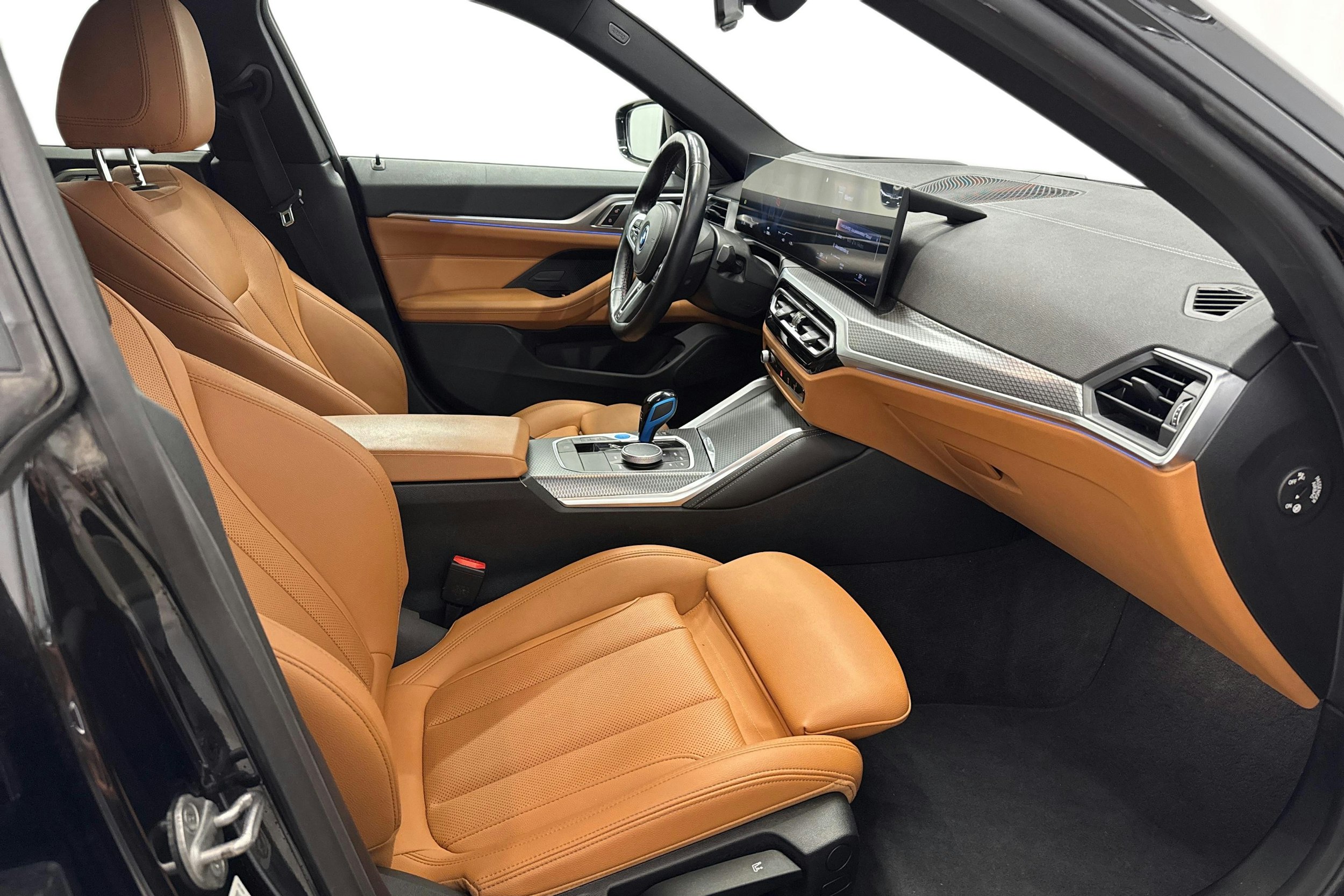 musta BMW i4 M50 2023 kuva 9.