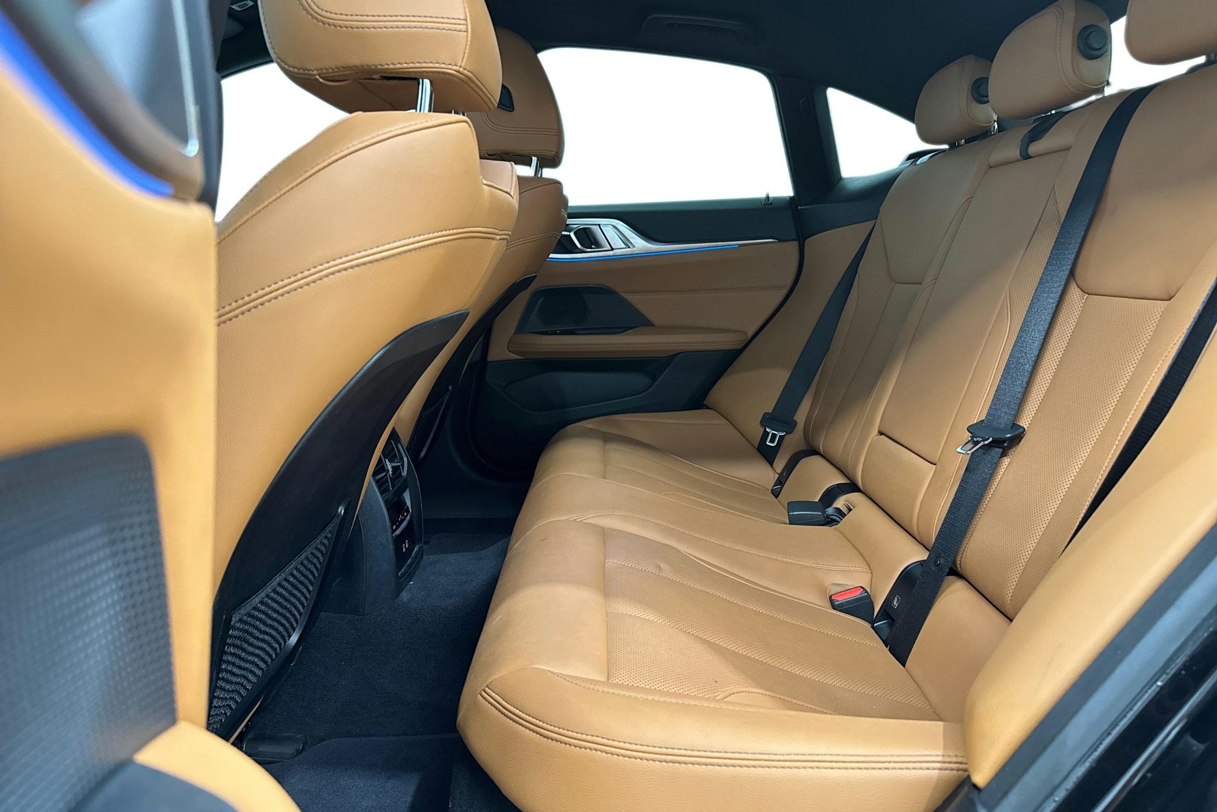 musta BMW i4 M50 2023 kuva 11.