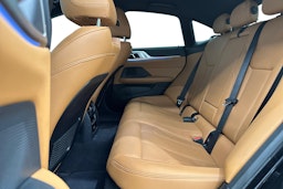 musta BMW i4 M50 2023 kuva 11.