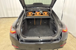 musta BMW i4 M50 2023 kuva 13.