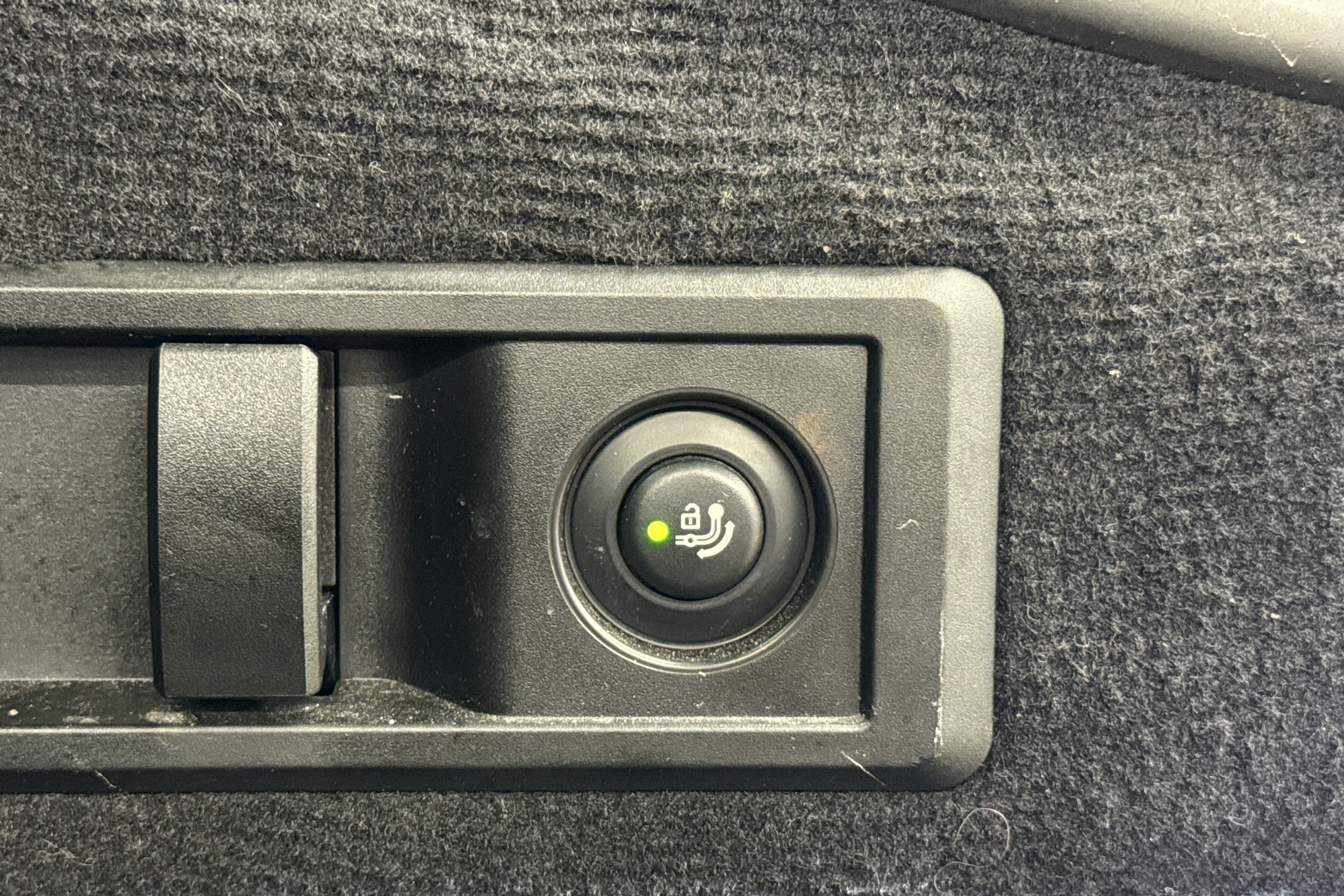 musta BMW i4 M50 2023 kuva 14.