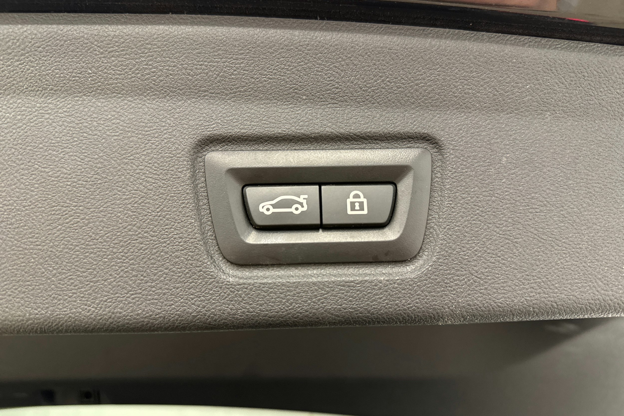 musta BMW i4 M50 2023 kuva 15.