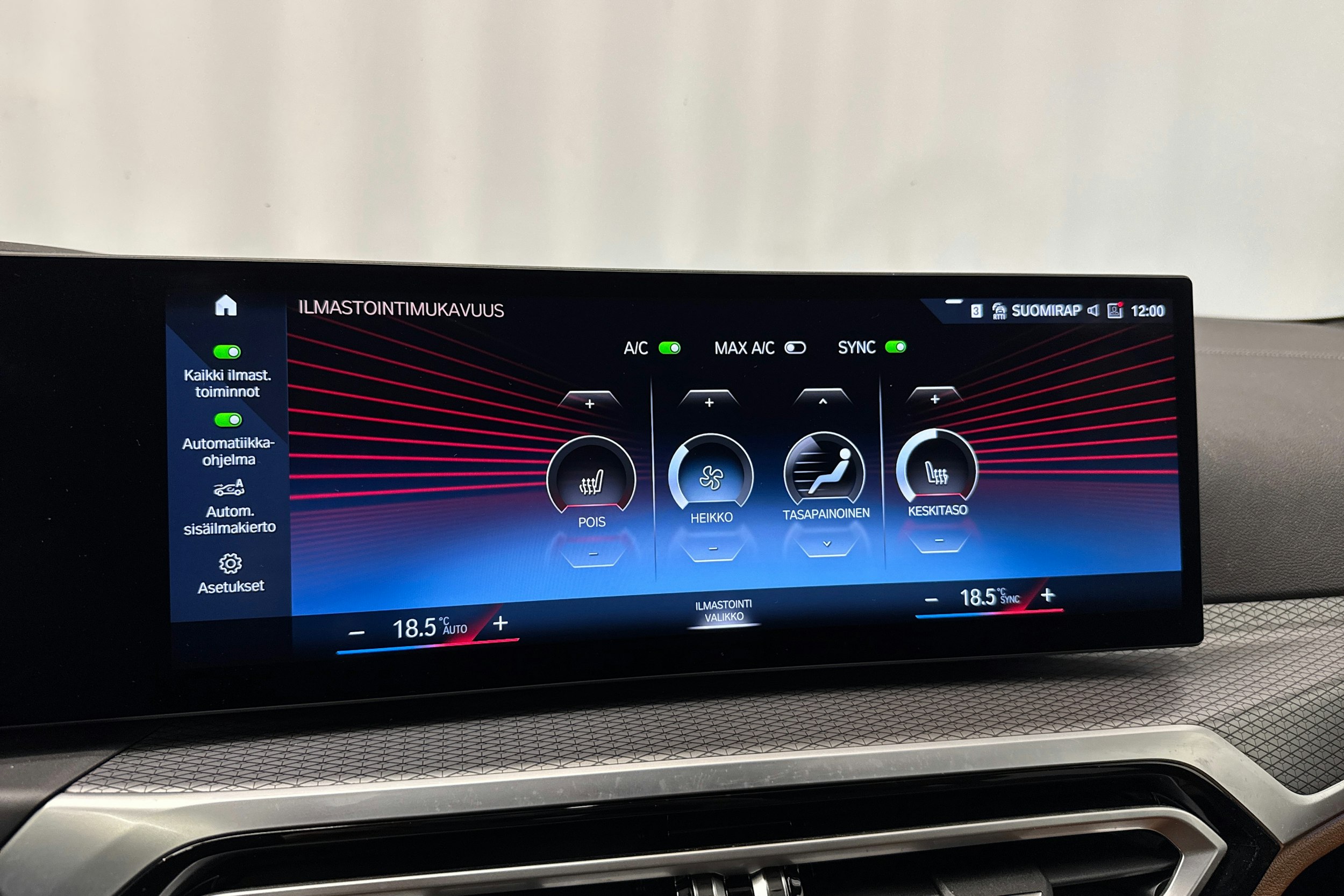 musta BMW i4 M50 2023 kuva 27.