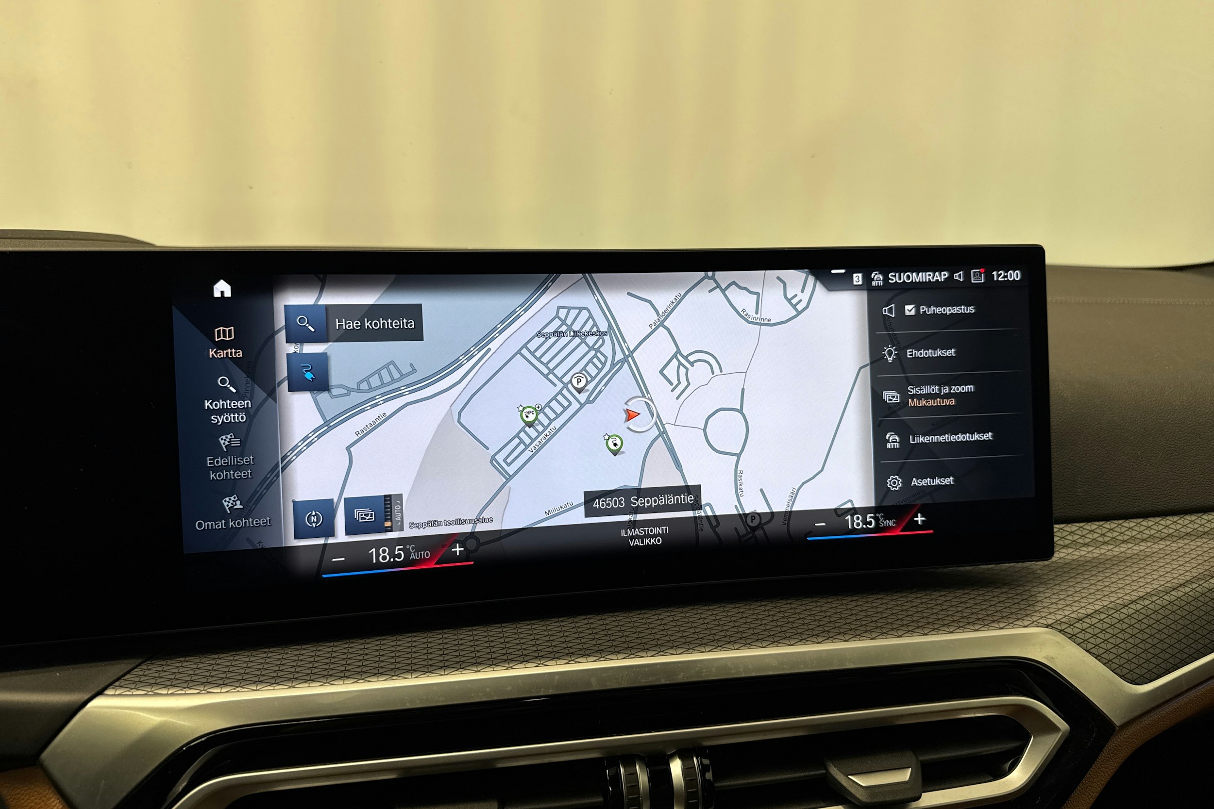 musta BMW i4 M50 2023 kuva 28.