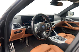 musta BMW i4 2023 kuva 3.
