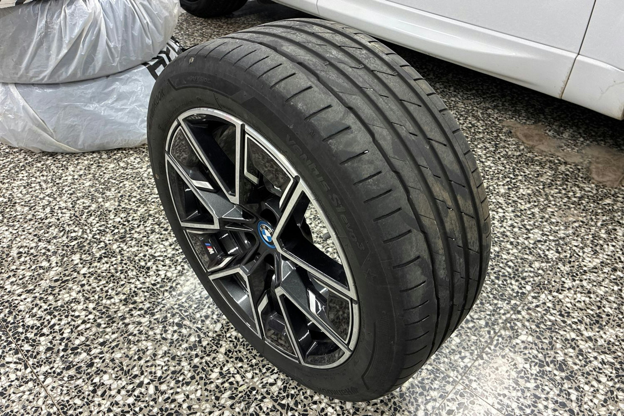 Vihreä BMW i4 2023 kuva 13.