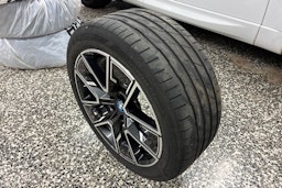 Vihreä BMW i4 2023 kuva 13.