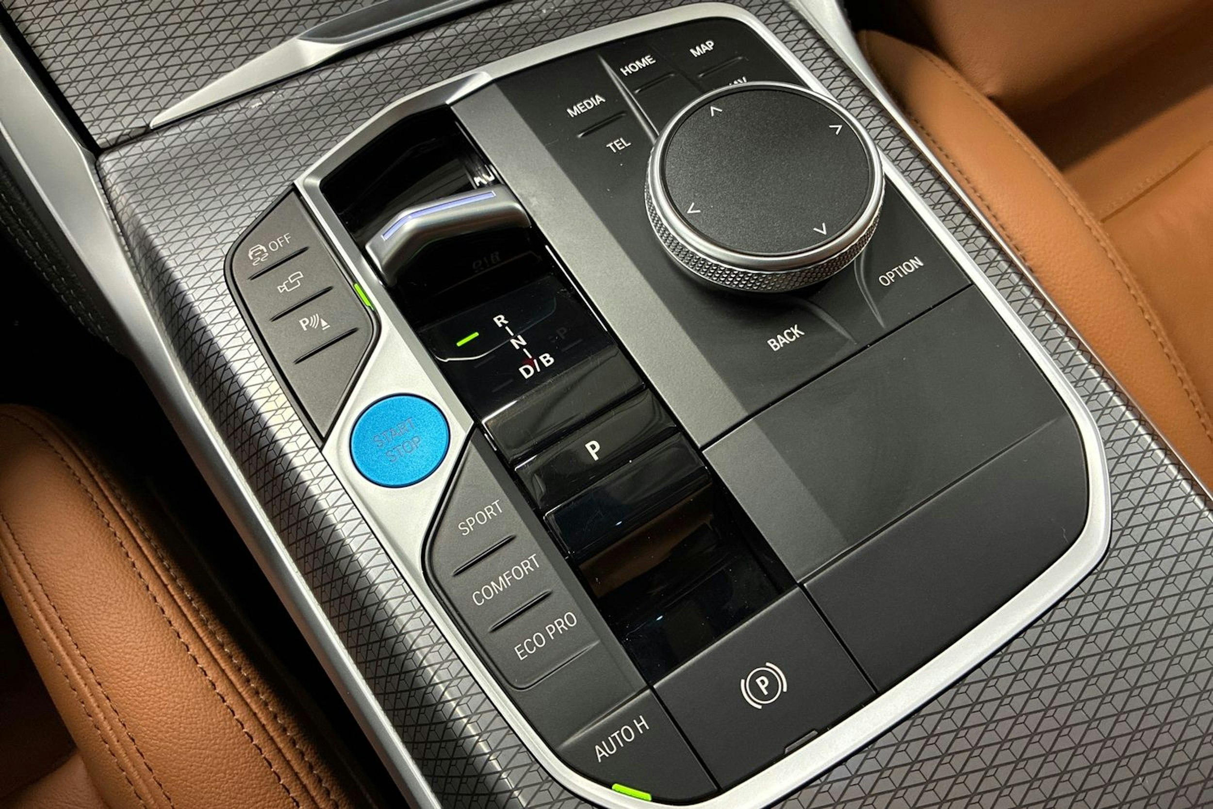 Vihreä BMW i4 2023 kuva 24.