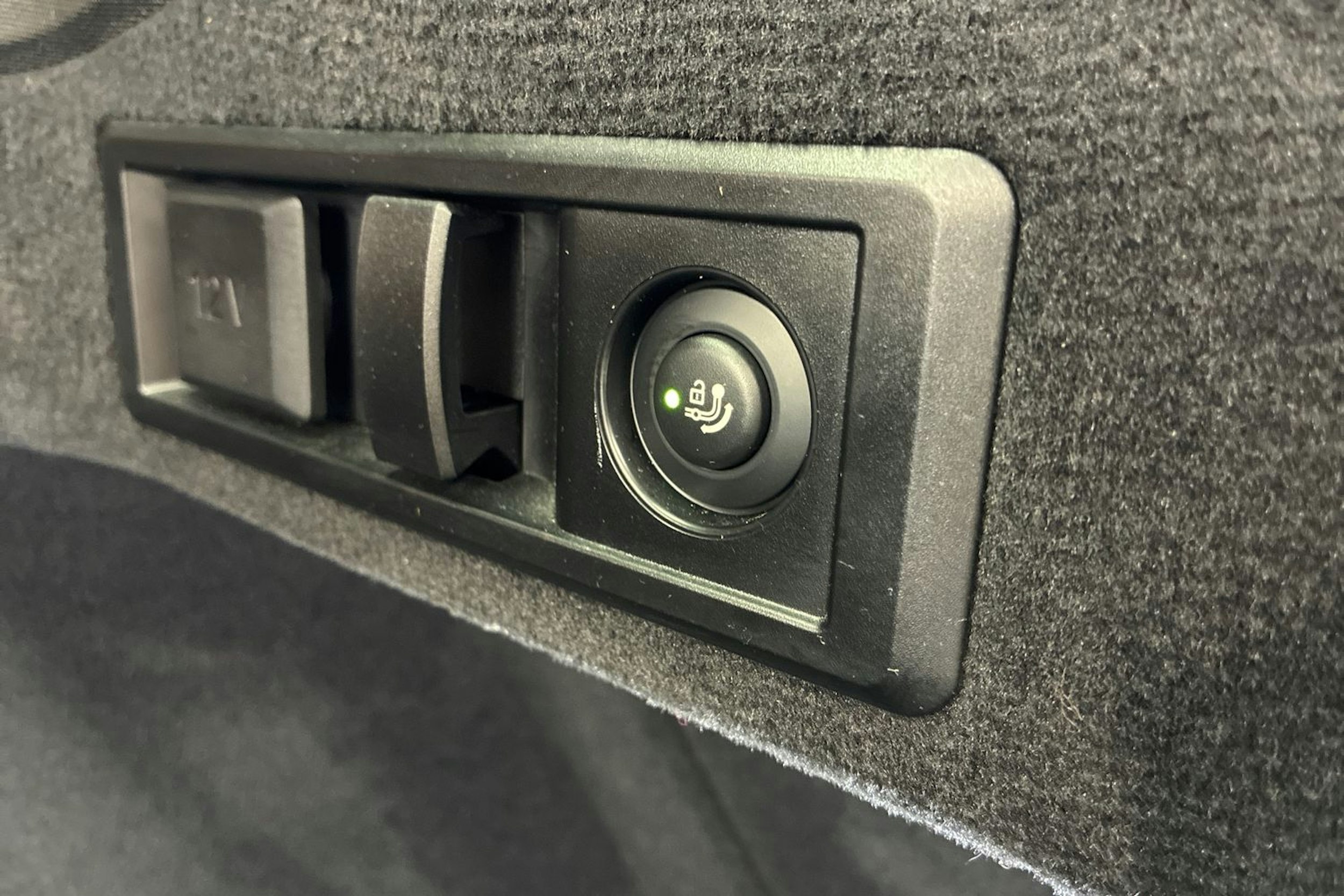 Vihreä BMW i4 2023 kuva 28.