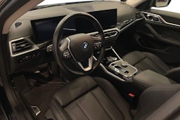 Musta BMW i4 2023 kuva 7.