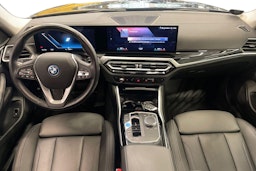 Musta BMW i4 2023 kuva 9.