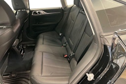 Musta BMW i4 2023 kuva 10.