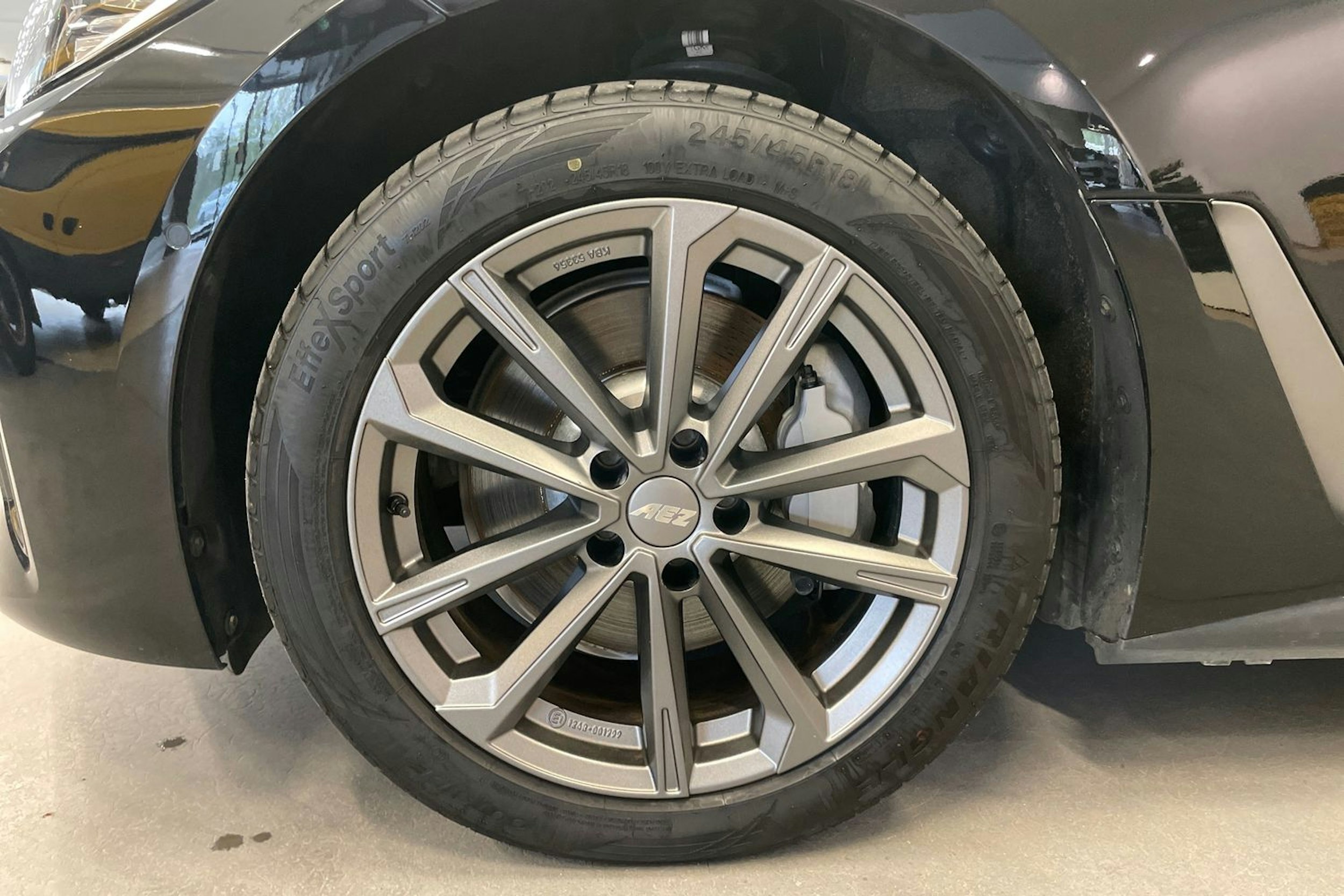 Musta BMW i4 2023 kuva 11.