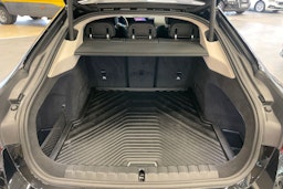 Musta BMW i4 2023 kuva 16.