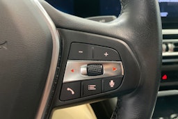 Musta BMW i4 2023 kuva 17.