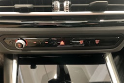 Musta BMW i4 2023 kuva 21.