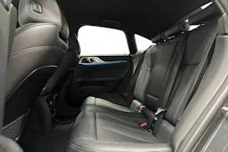 harmaa BMW i4 2023 kuva 11.