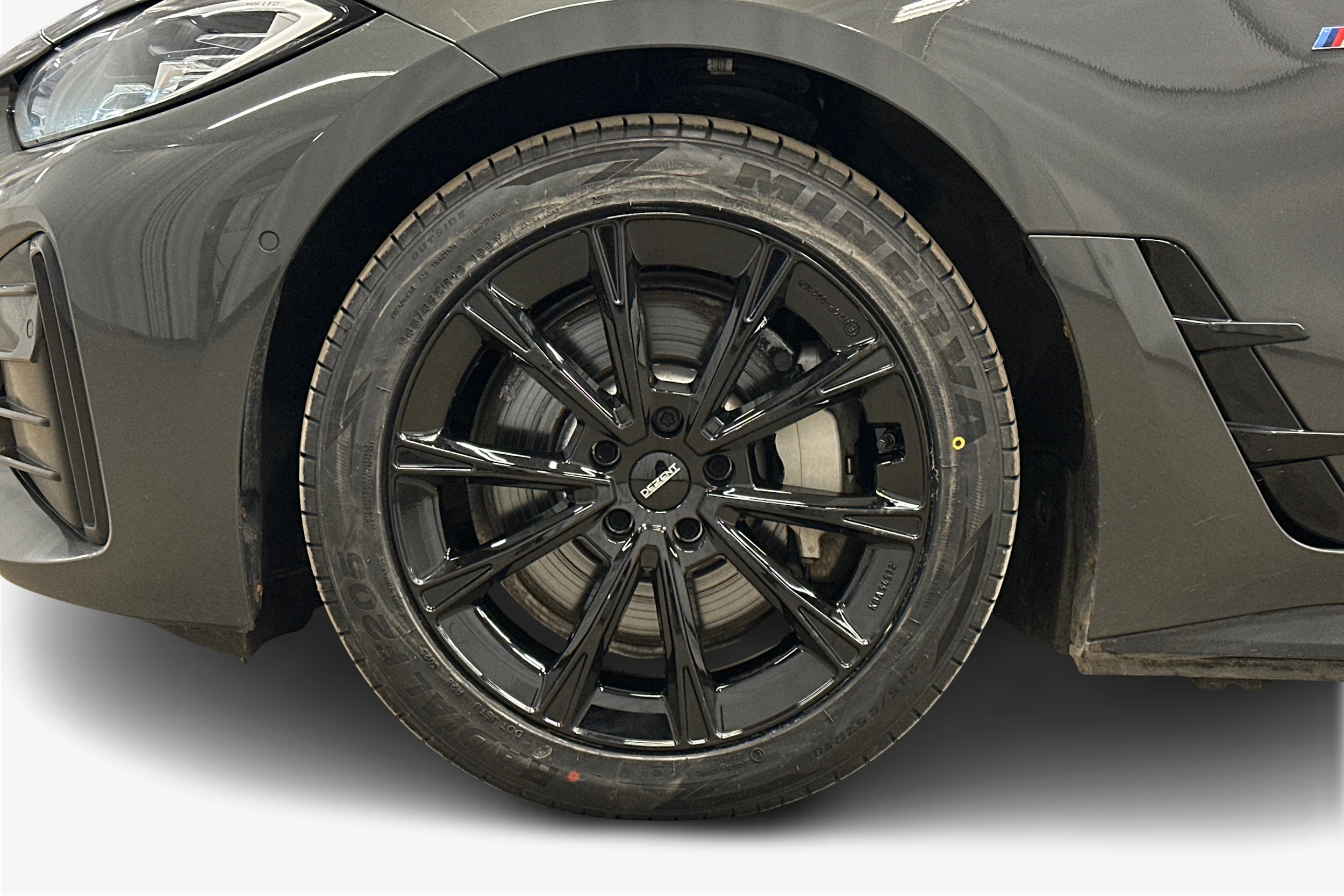 harmaa BMW i4 2023 kuva 12.