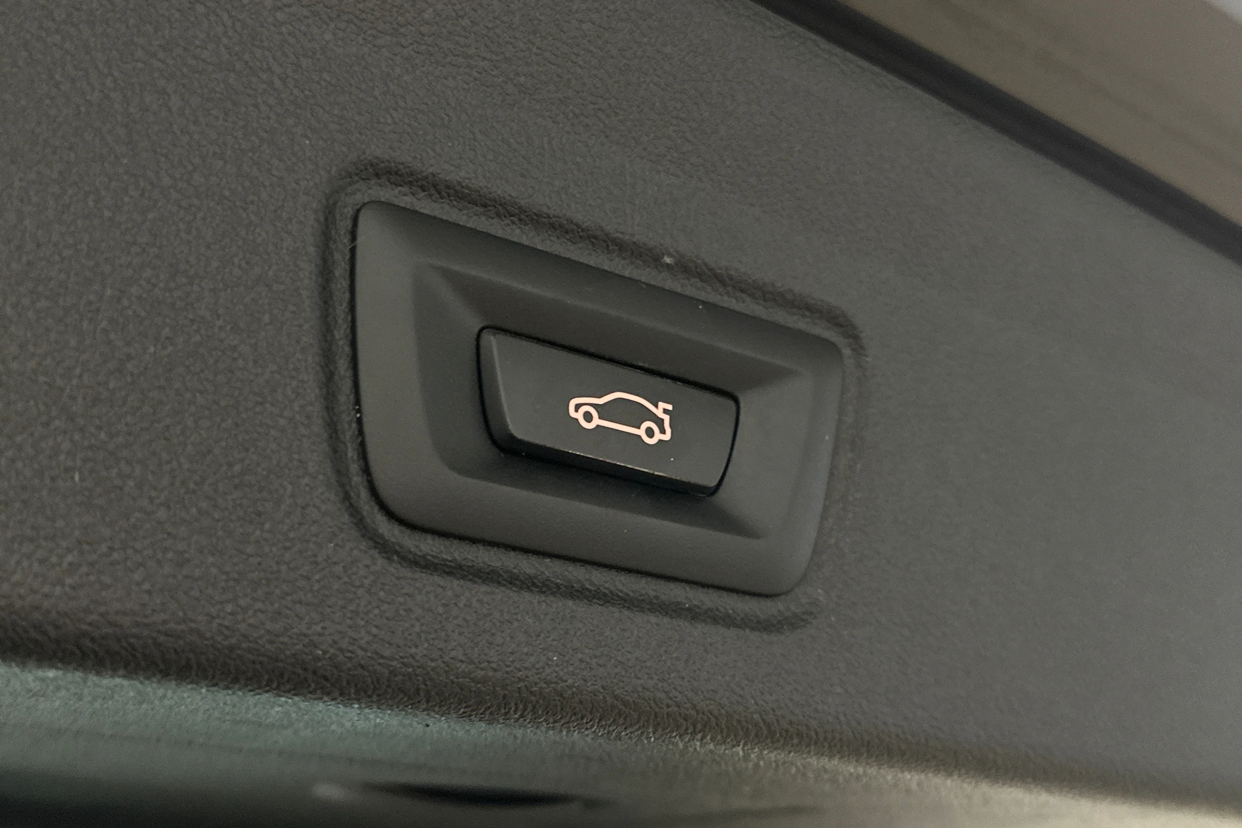 harmaa BMW i4 2023 kuva 16.