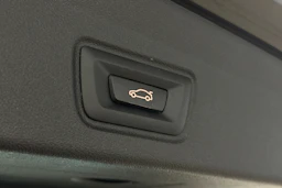 harmaa BMW i4 2023 kuva 16.