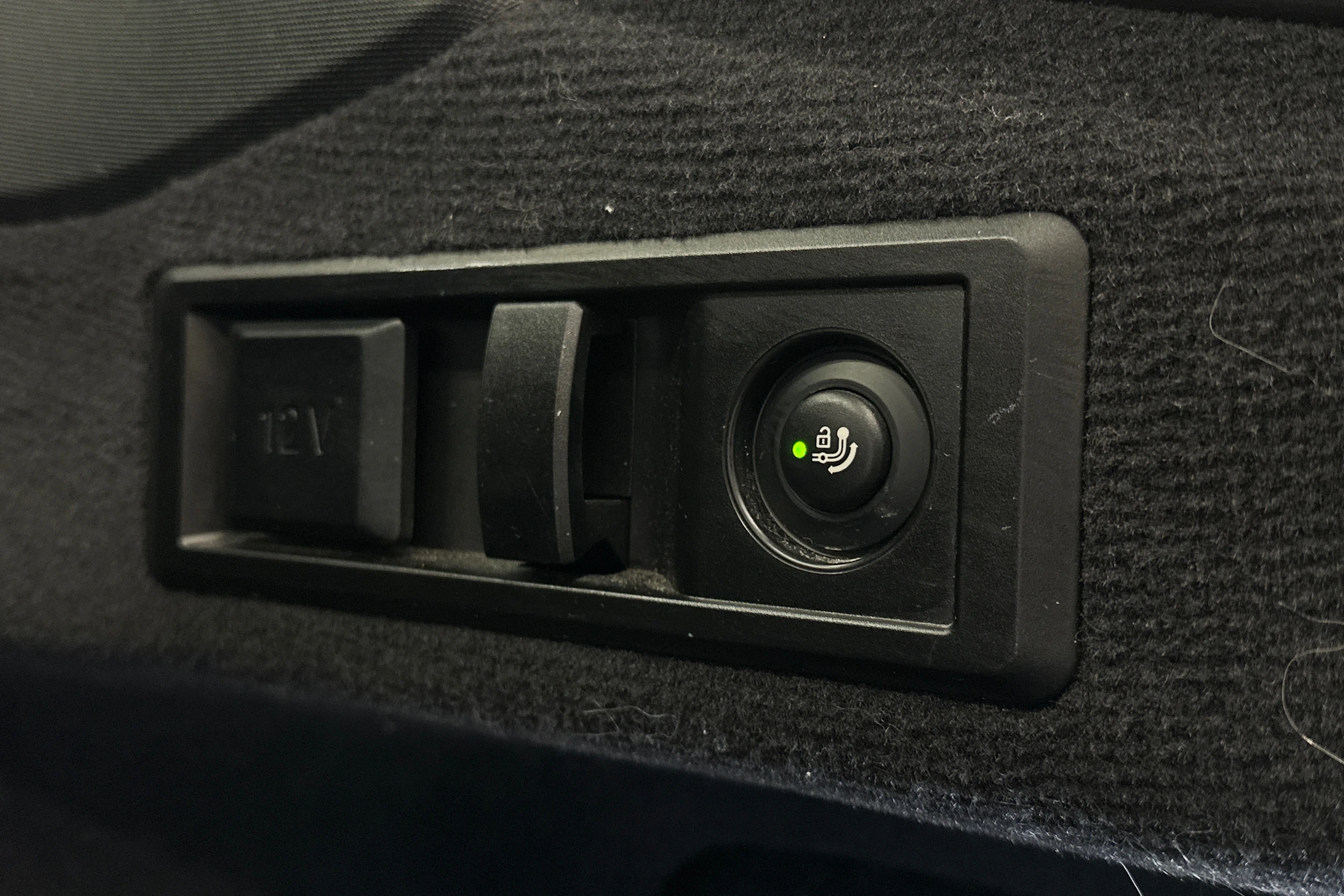 harmaa BMW i4 2023 kuva 17.