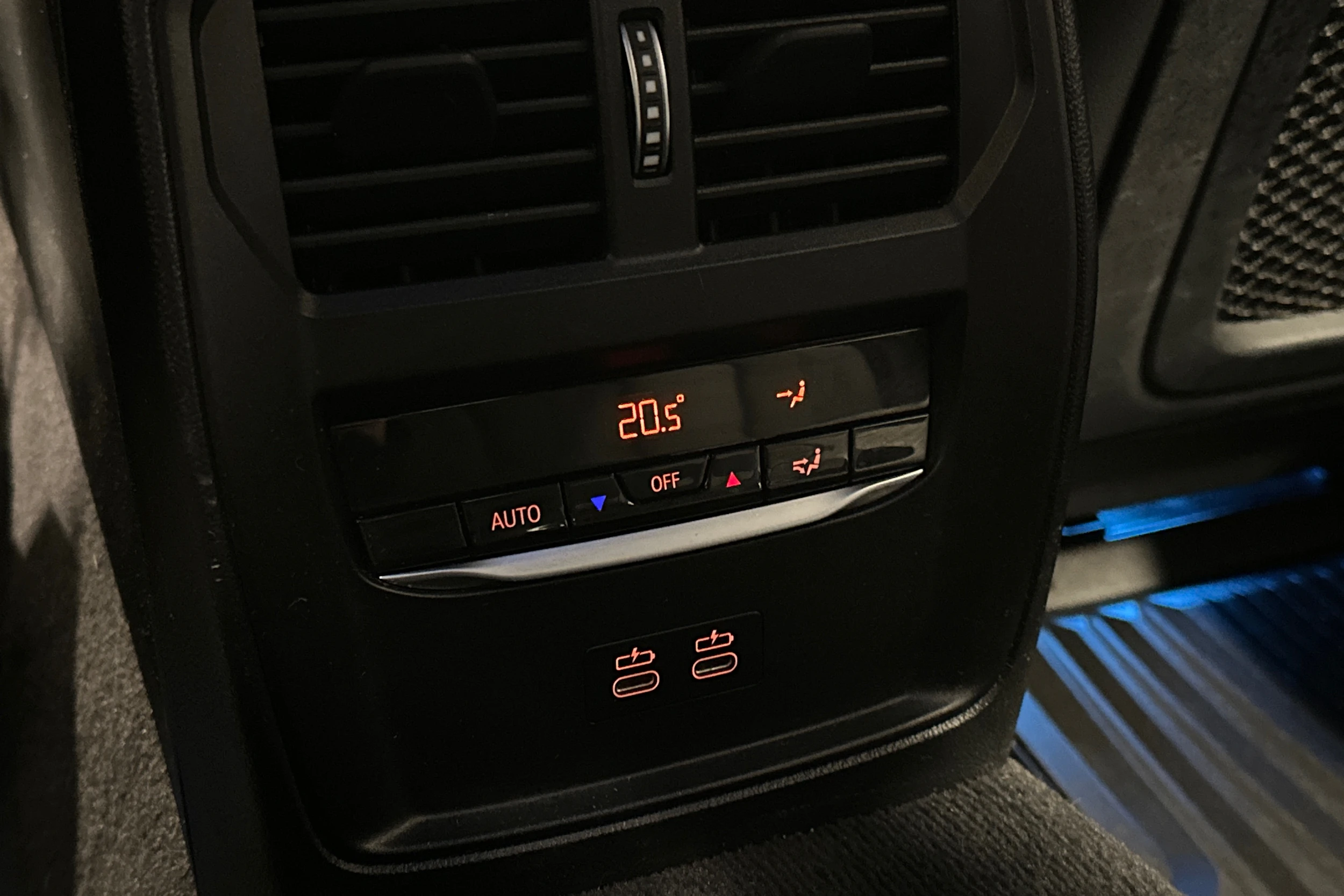 harmaa BMW i4 2023 kuva 18.