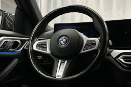harmaa BMW i4 2023 kuva 20.